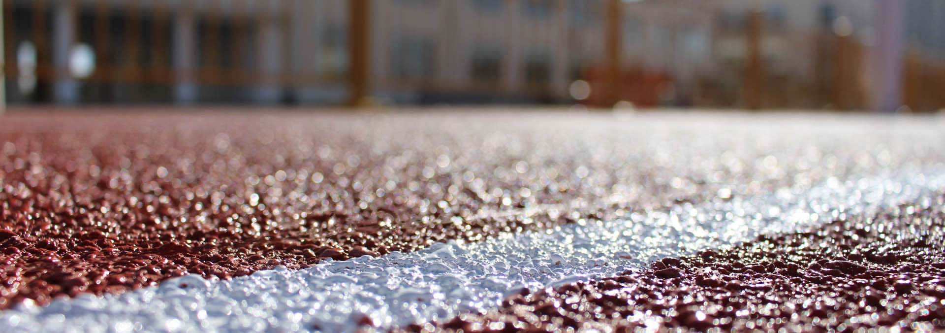 仁布新国标塑胶跑道