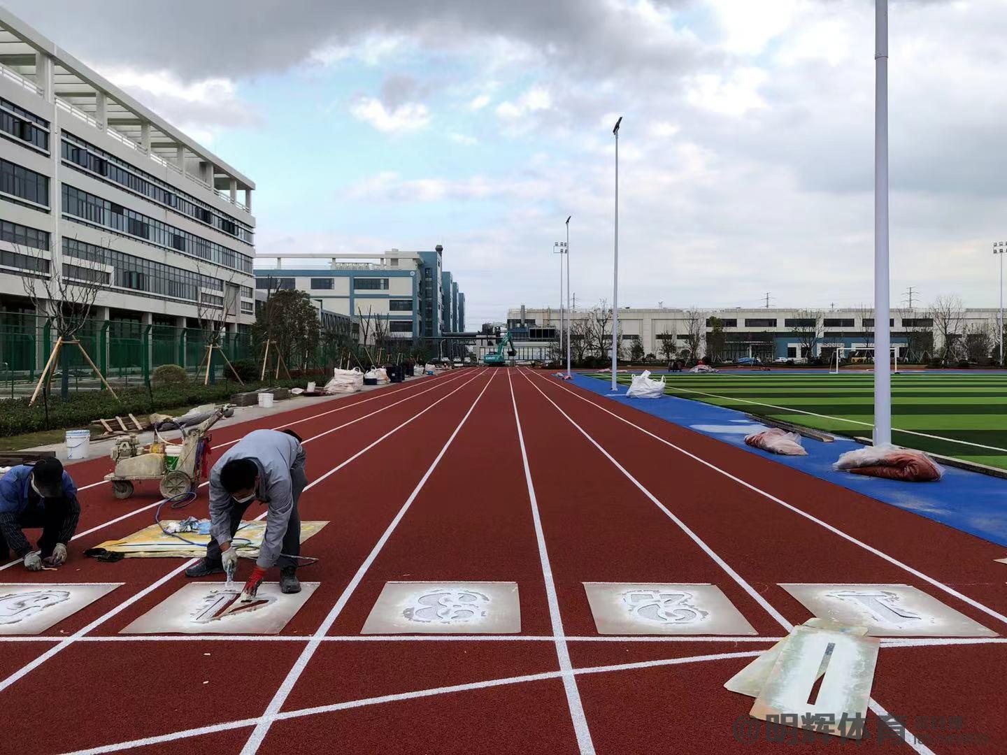 仁布塑胶跑道建设